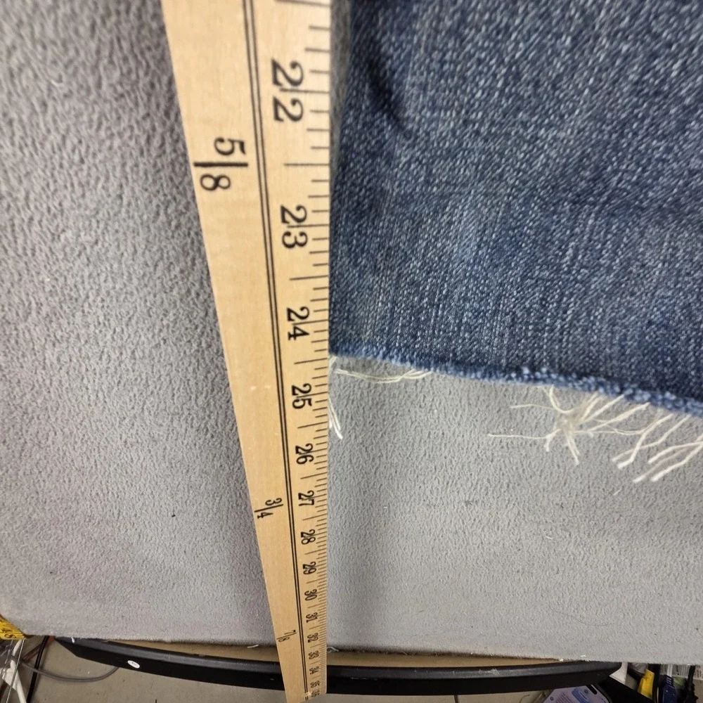 Vintage Levis 501 Jeans Mens Blue Selvedge LVC Made in USA Whiskers Fits 32x24